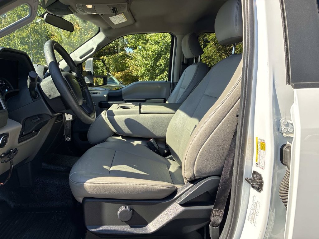 Used 2022 White Ford XL image 23