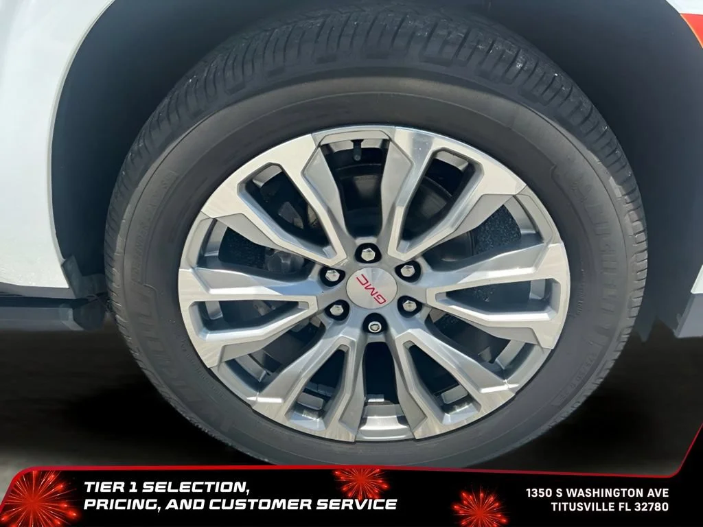 Used 2022 White Frost Tricoat GMC Denali image 43