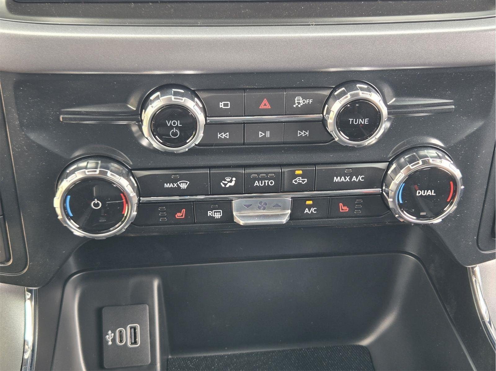 New 2026 Agate Black Metallic Ford XLT image 13