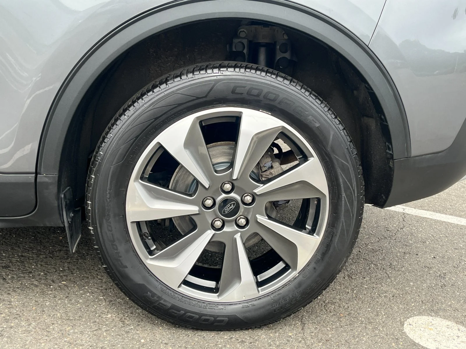 Used 2024 Carbonized Gray Metallic Ford Platinum image 27