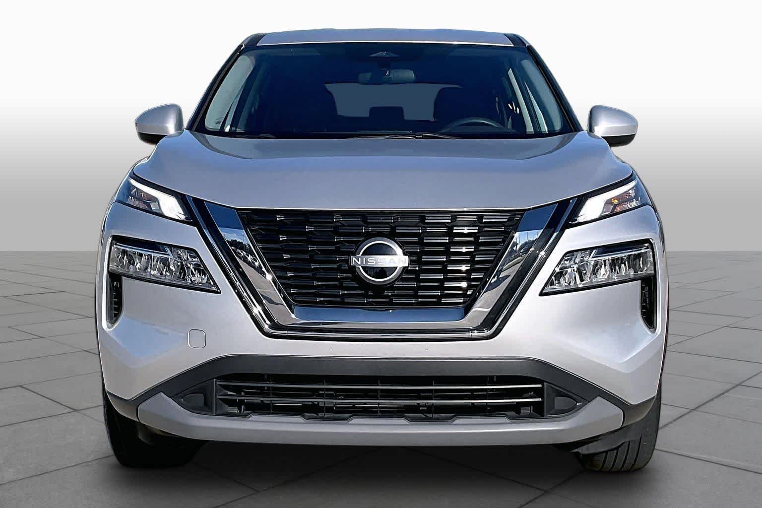 Used 2023 Brilliant Silver Metallic Nissan SV image 4