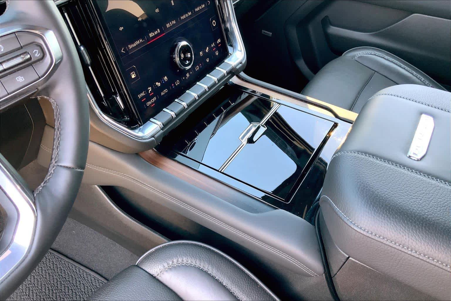 Used 2025 Sterling Metallic GMC Denali image 17