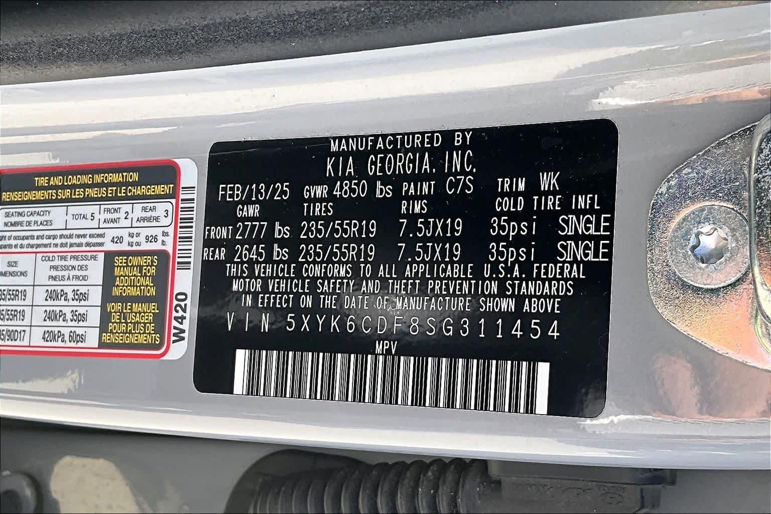 Certified Used 2025 Wolf Gray Kia X-Line image 33