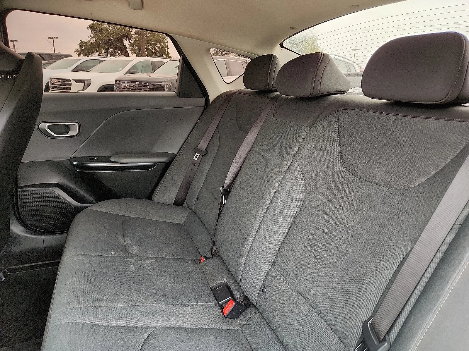Used 2025 White Kia LXS image 10
