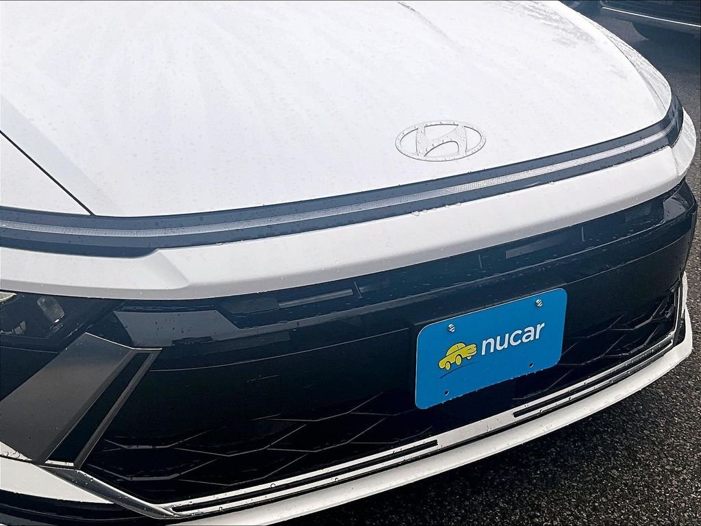 Used 2025 White Hyundai SEL image 30