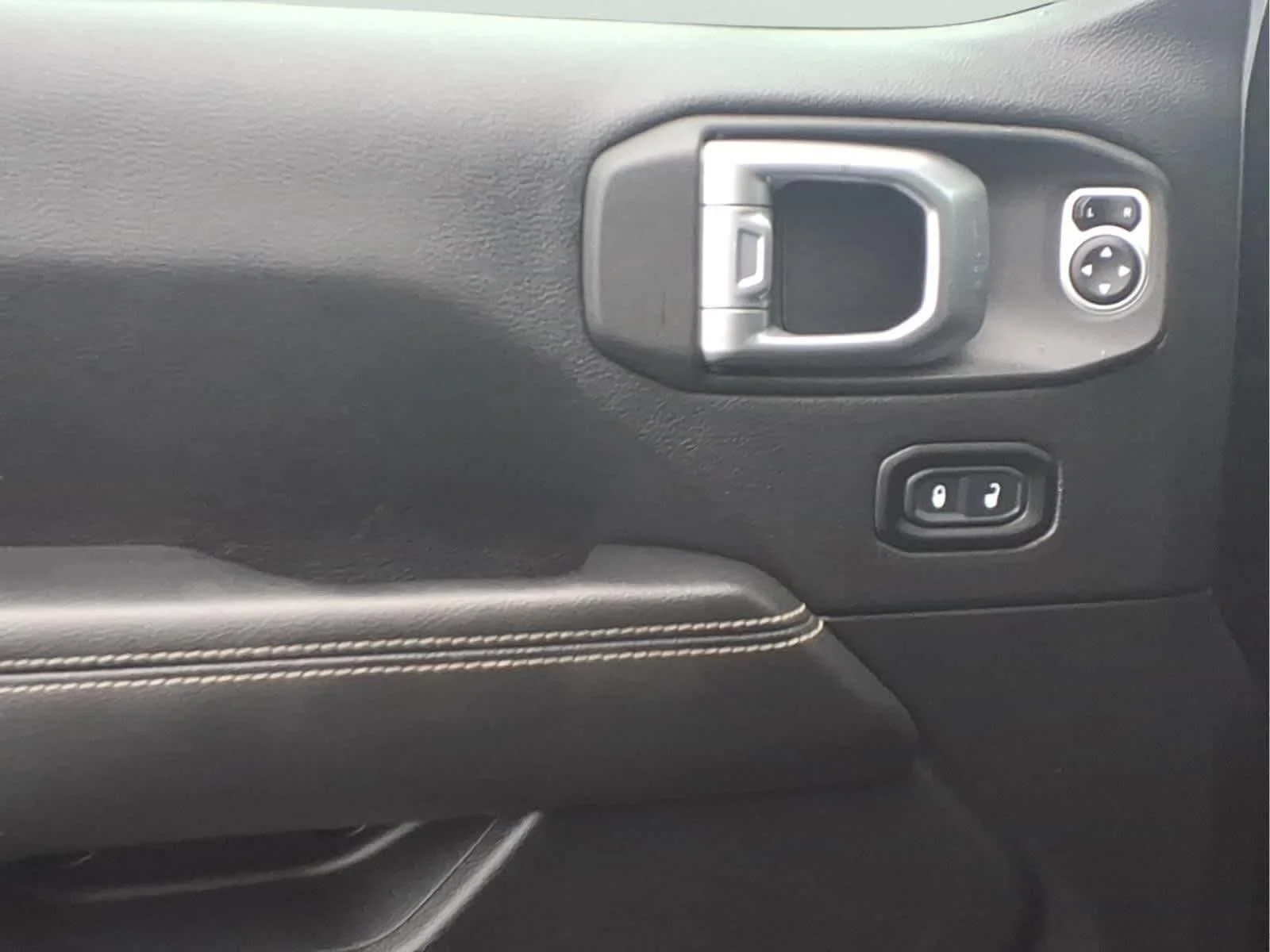 Used 2020 Black Clearcoat Jeep Sahara image 12