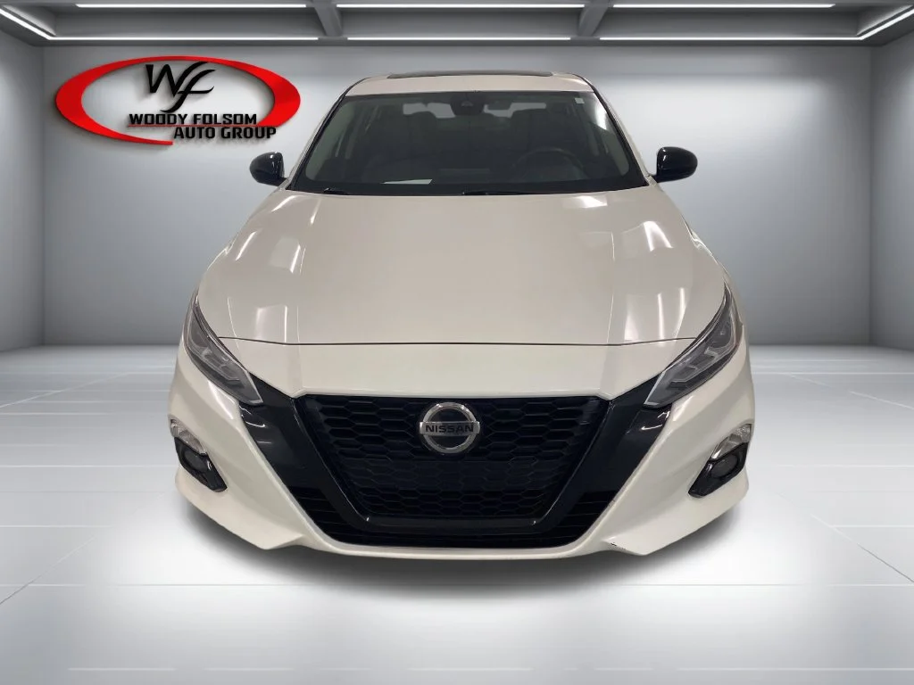 Used 2022 Pearl White Trico Nissan 2.5 SR image 3