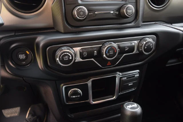 Used 2019 Red Jeep Sport image 11