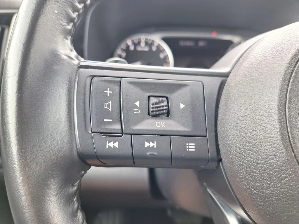Used 2024 Gray Nissan SV image 13