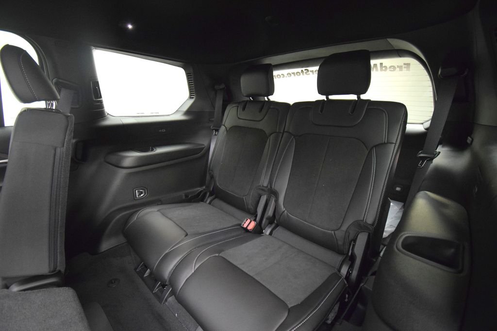 New 2026 Diamond Black Crystal Pearl-Coat Exterior Paint Jeep Altitude image 35