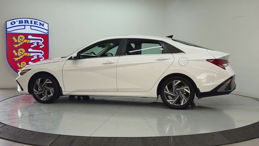 Used 2025 White Hyundai SEL Convenience image 7