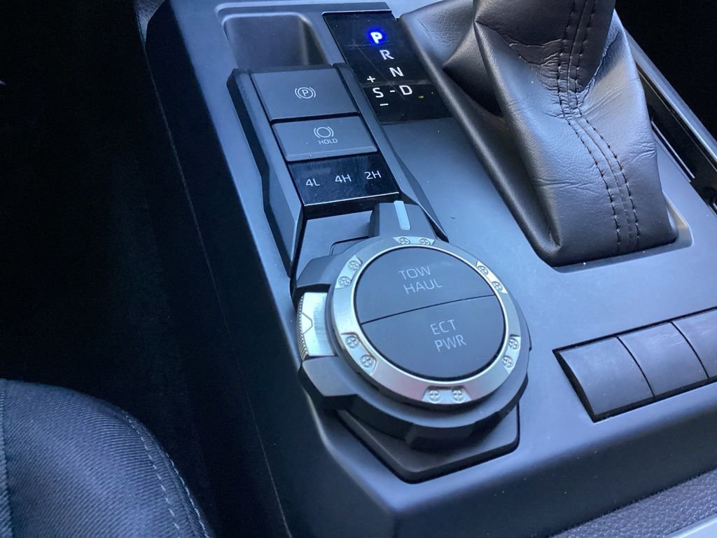 Used 2025  Toyota SR5 image 18