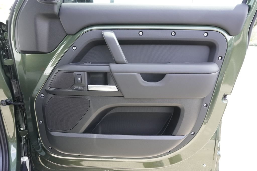 New 2026 Woolstone Green Land Rover S image 21