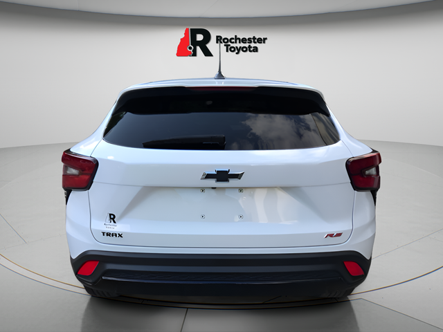 Used 2025 White Chevrolet 1RS image 6