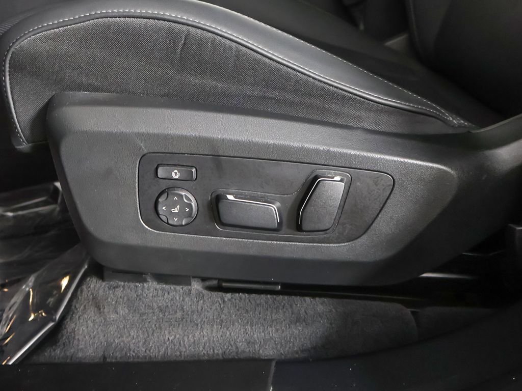 Used 2025 Black BMW M50 xDrive image 35
