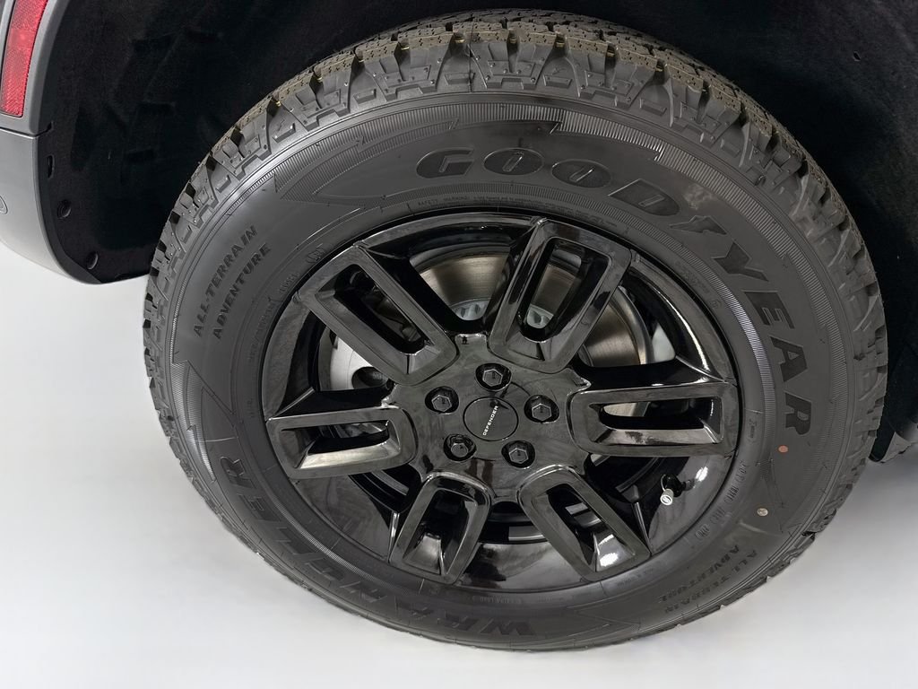 New 2026 Santorini Black Land Rover S image 33