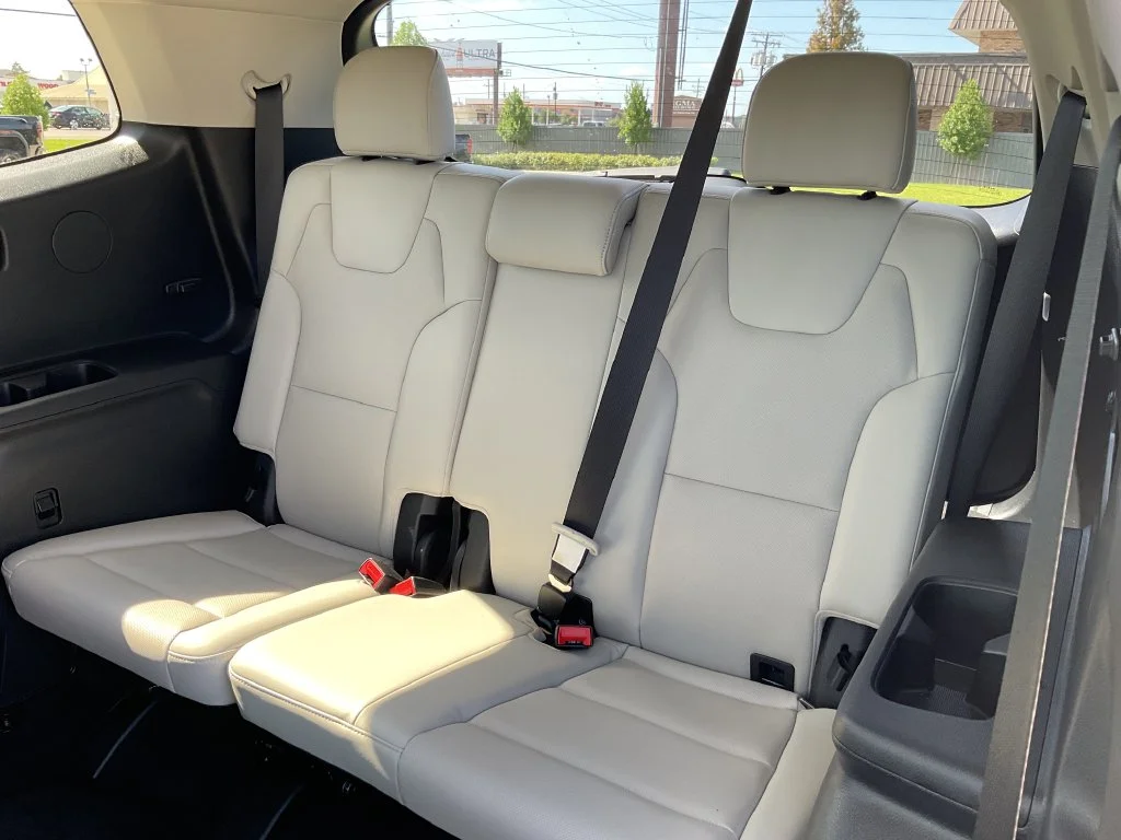 Used 2025 White Kia S image 17