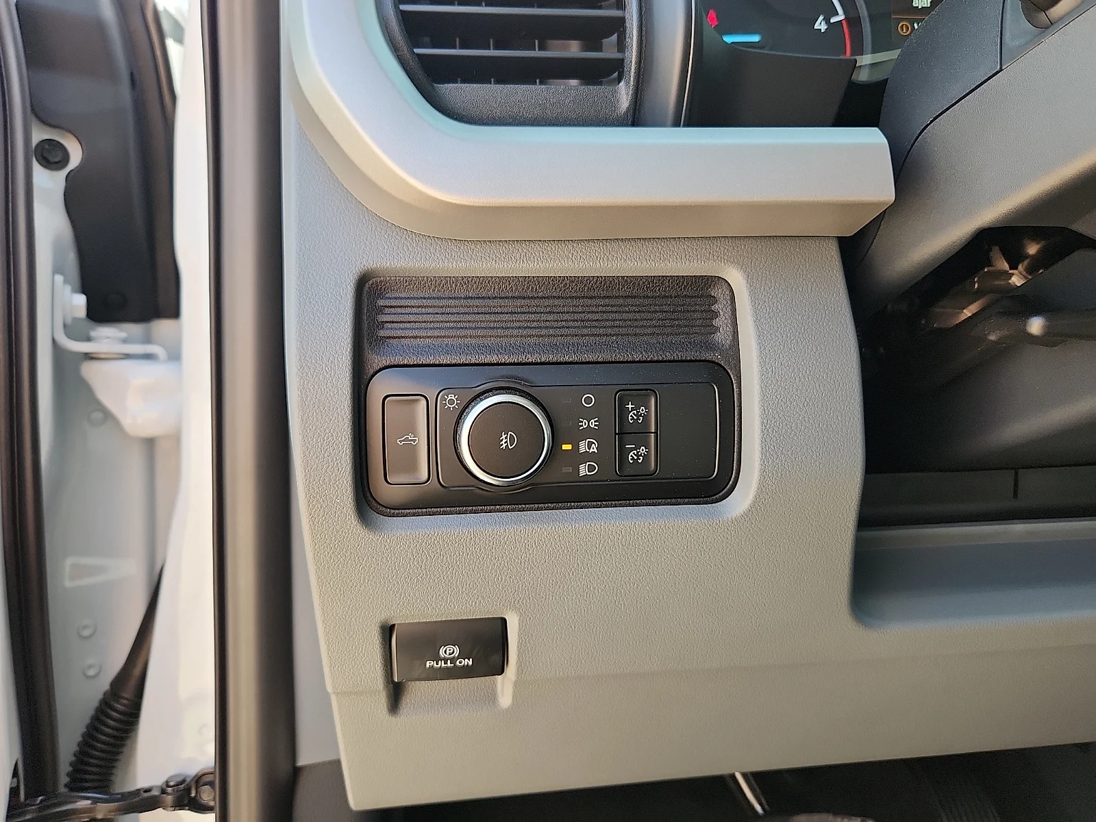 New 2027 Oxford White Ford XL image 16