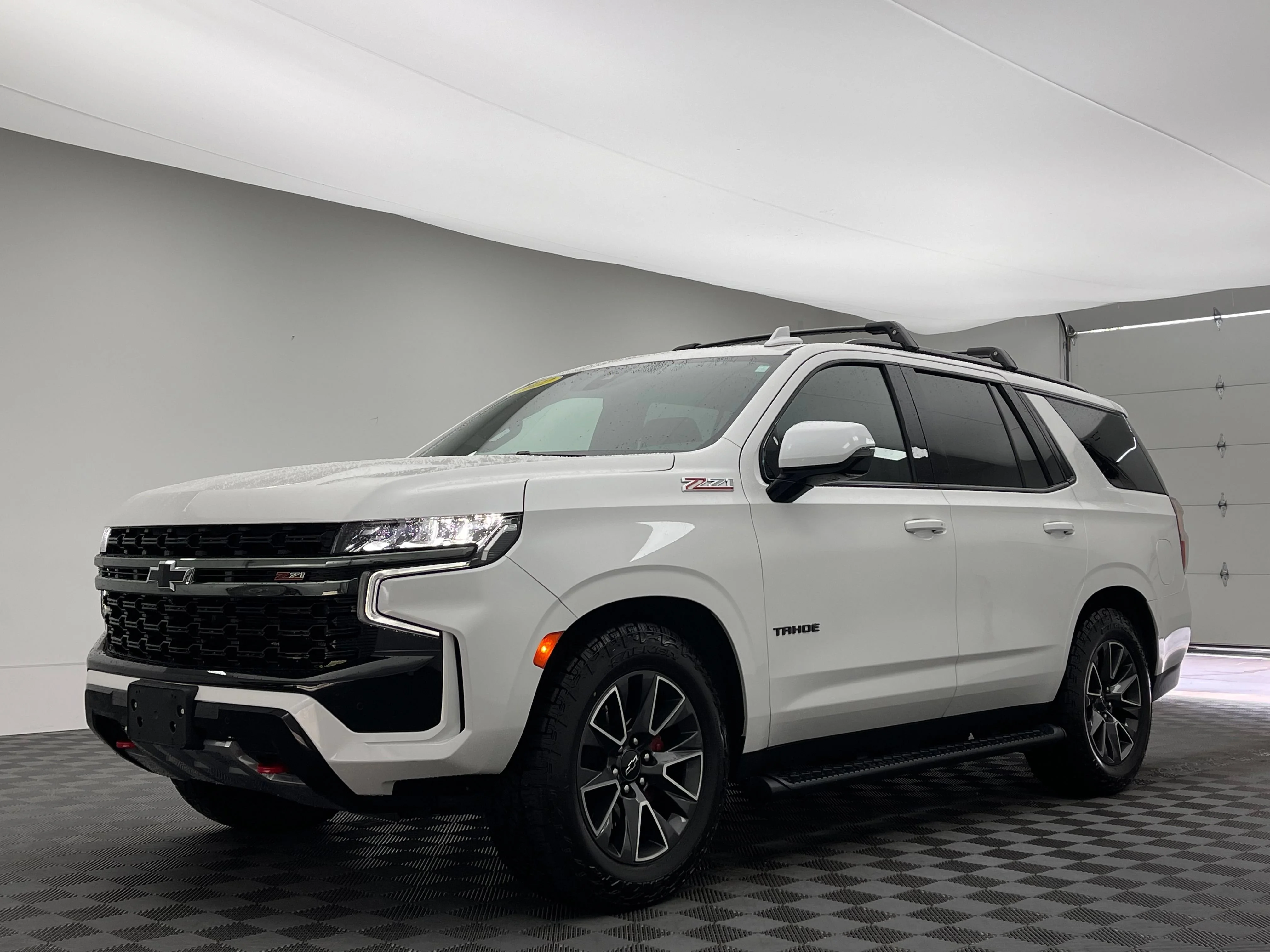 Used 2022 Iridescent Pearl Tricoat Chevrolet Z71 image 2