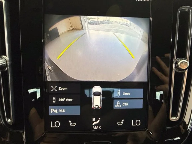 Used 2022  Volvo Momentum image 24