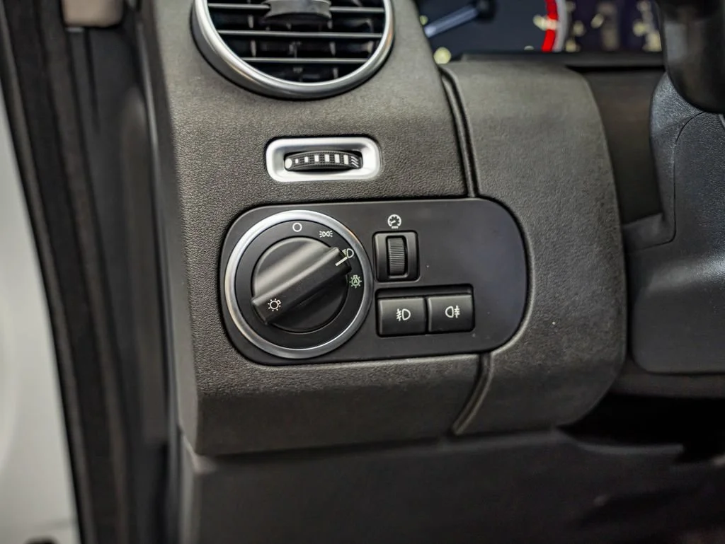 Used 2016 White Land Rover HSE image 18