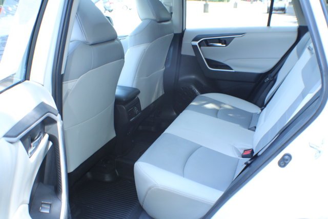 Used 2020 Super White Toyota XLE Premium image 15