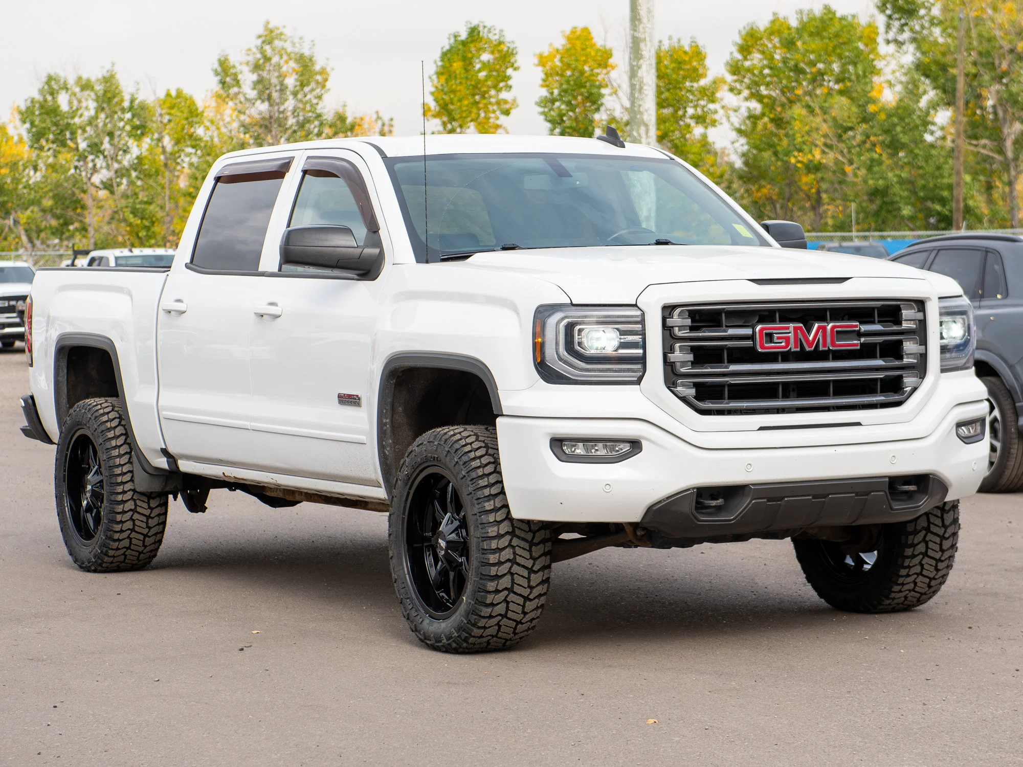 Used 2017 White GMC SLT* | Crew Cab | 5.3L V8 | Lift | New Tires/Wheels | Bose Sound System | image 8