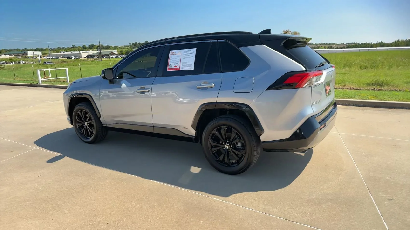 2022 Toyota RAV4 XSE - Photo 7