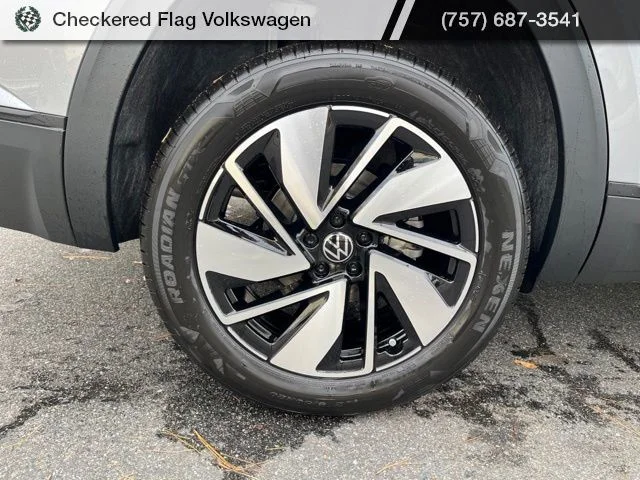 New 2026 Silver Volkswagen 2.0T SE w/Technology image 4