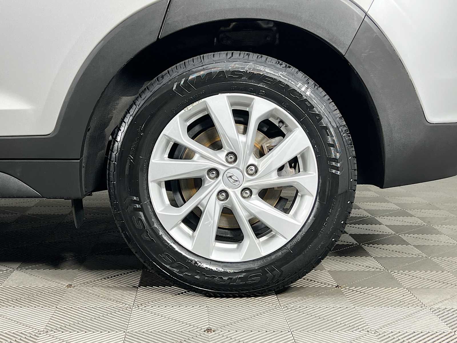 Used 2020 Stellar Silver Hyundai SE image 29