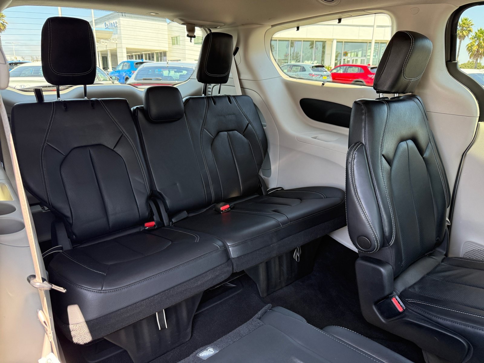 Used 2022 Ceramic Gray Clearcoat Chrysler Touring L image 21