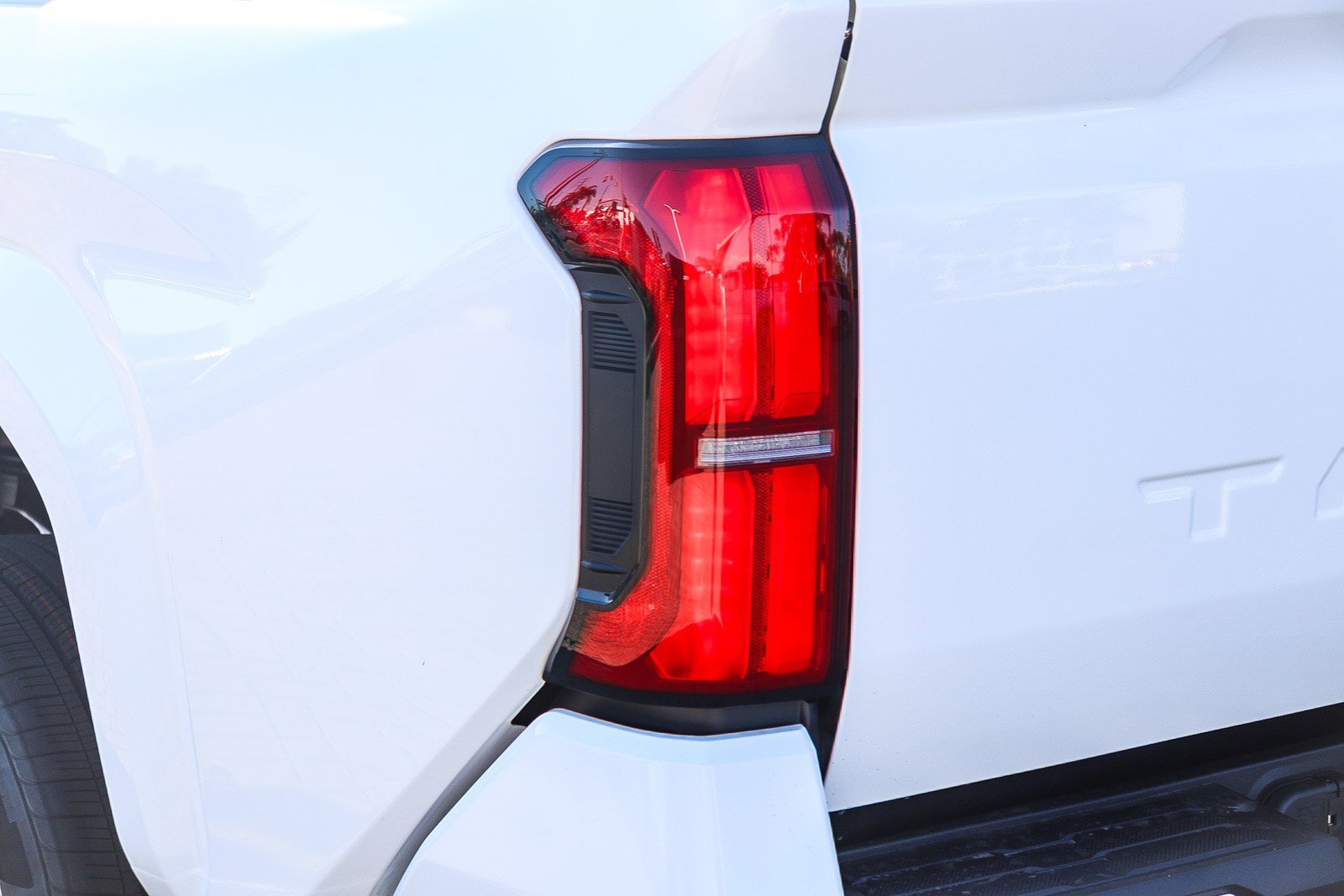 2025 Toyota Tacoma SR5 - Photo 9