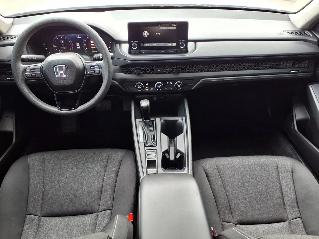 Used 2025 White Honda LX image 3