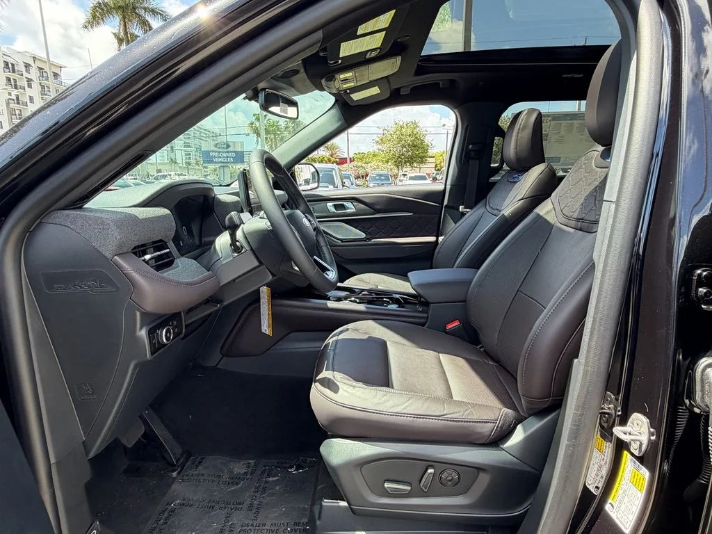 New 2026 Agate Black Metallic Ford Platinum™ image 5