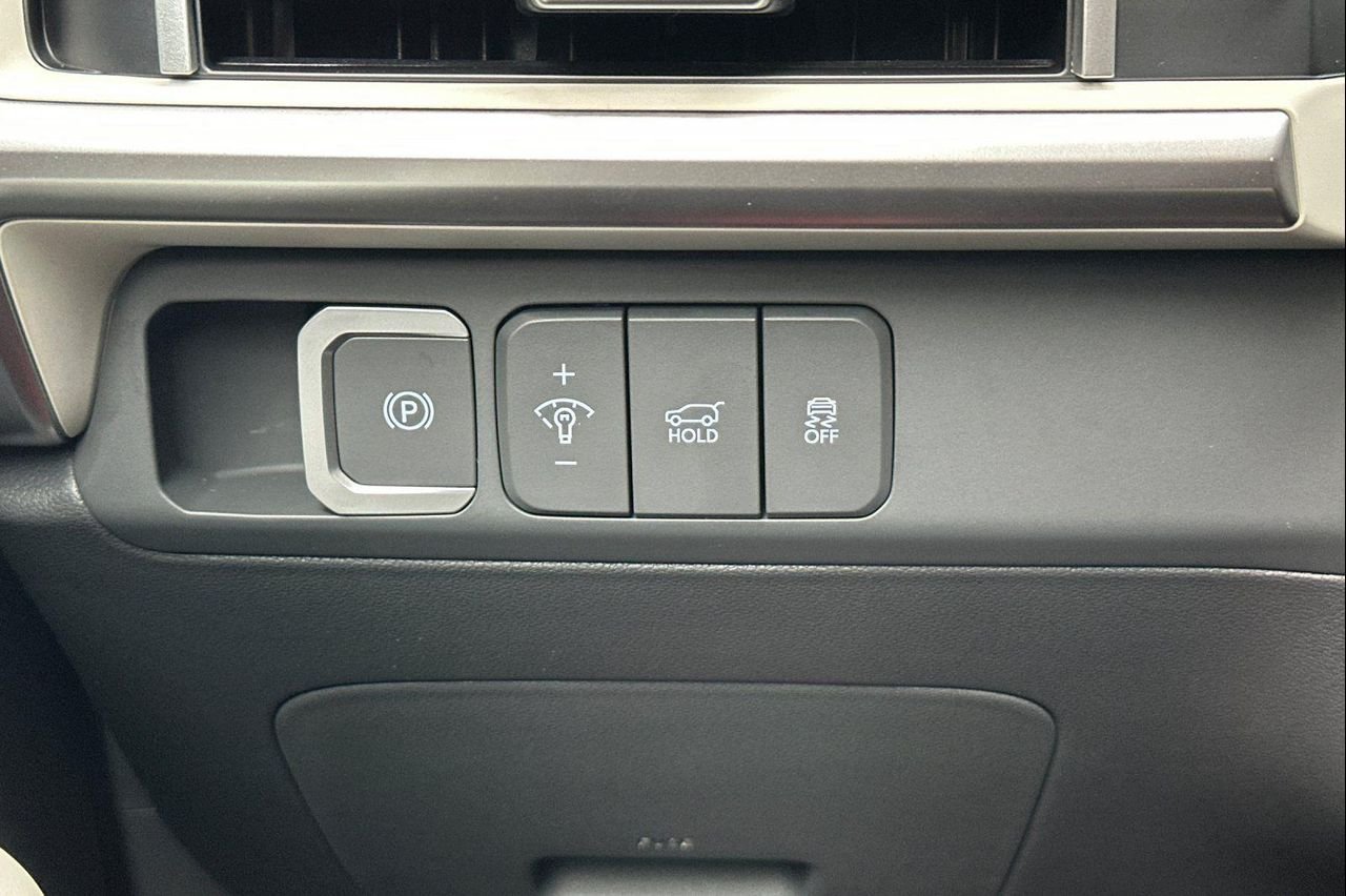 New 2027 White Hyundai SEL AWD image 35