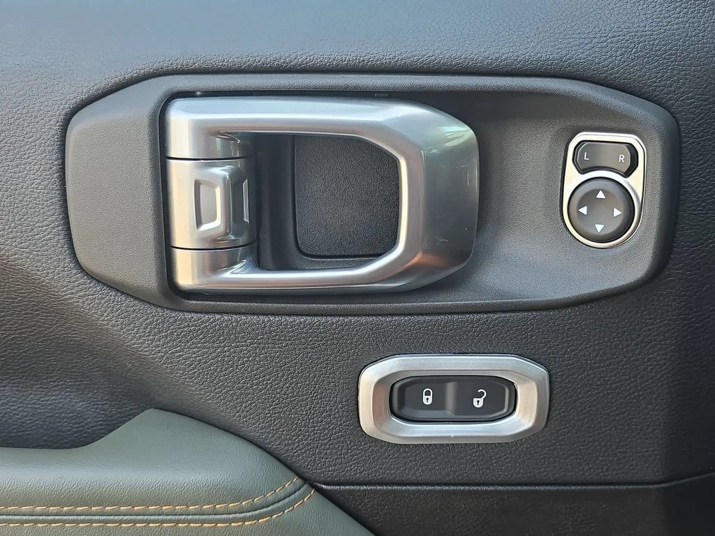 Certified Used 2024 Black Jeep Mojave image 24