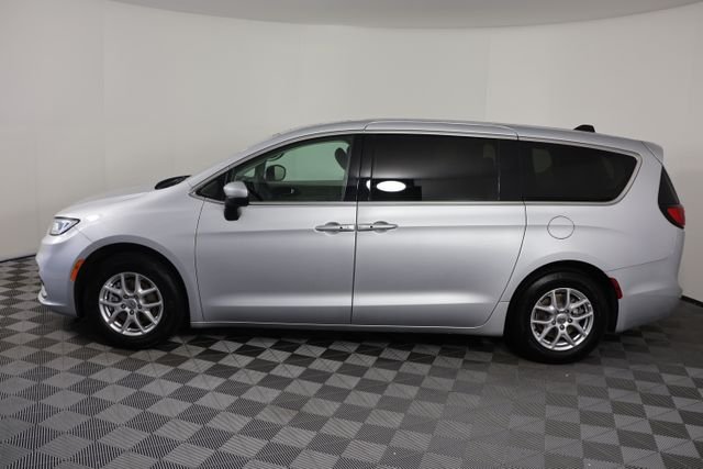 Used 2023 Silver Mist Clearcoat Chrysler Touring L image 5