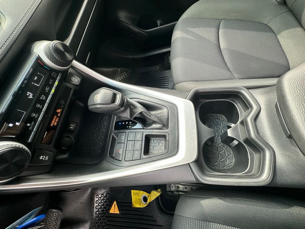 Used 2019 White Toyota LE image 17