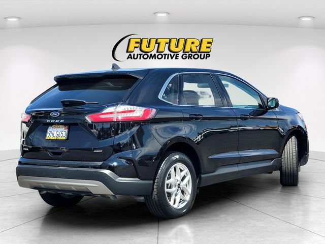 Used 2023 Black Ford SEL image 4
