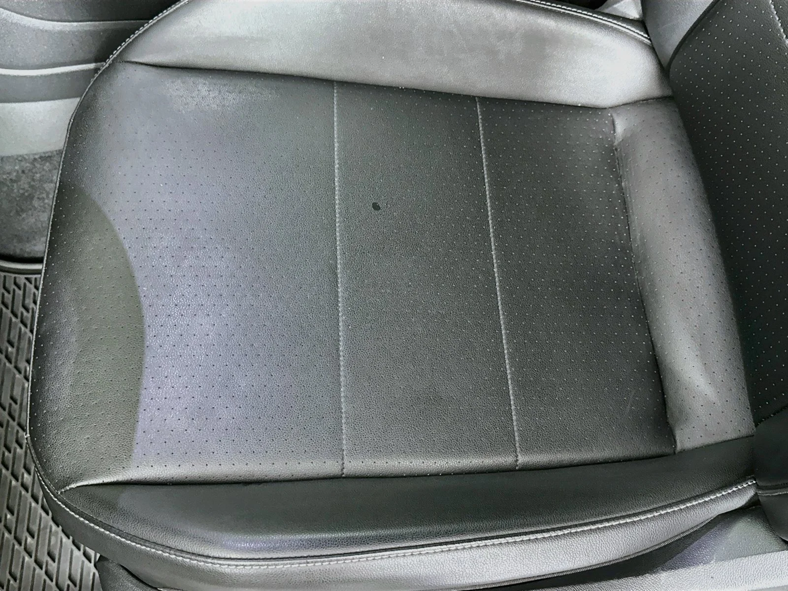 Used 2018 Deep Black Pearl Metallic Volkswagen 2.0T SE image 18