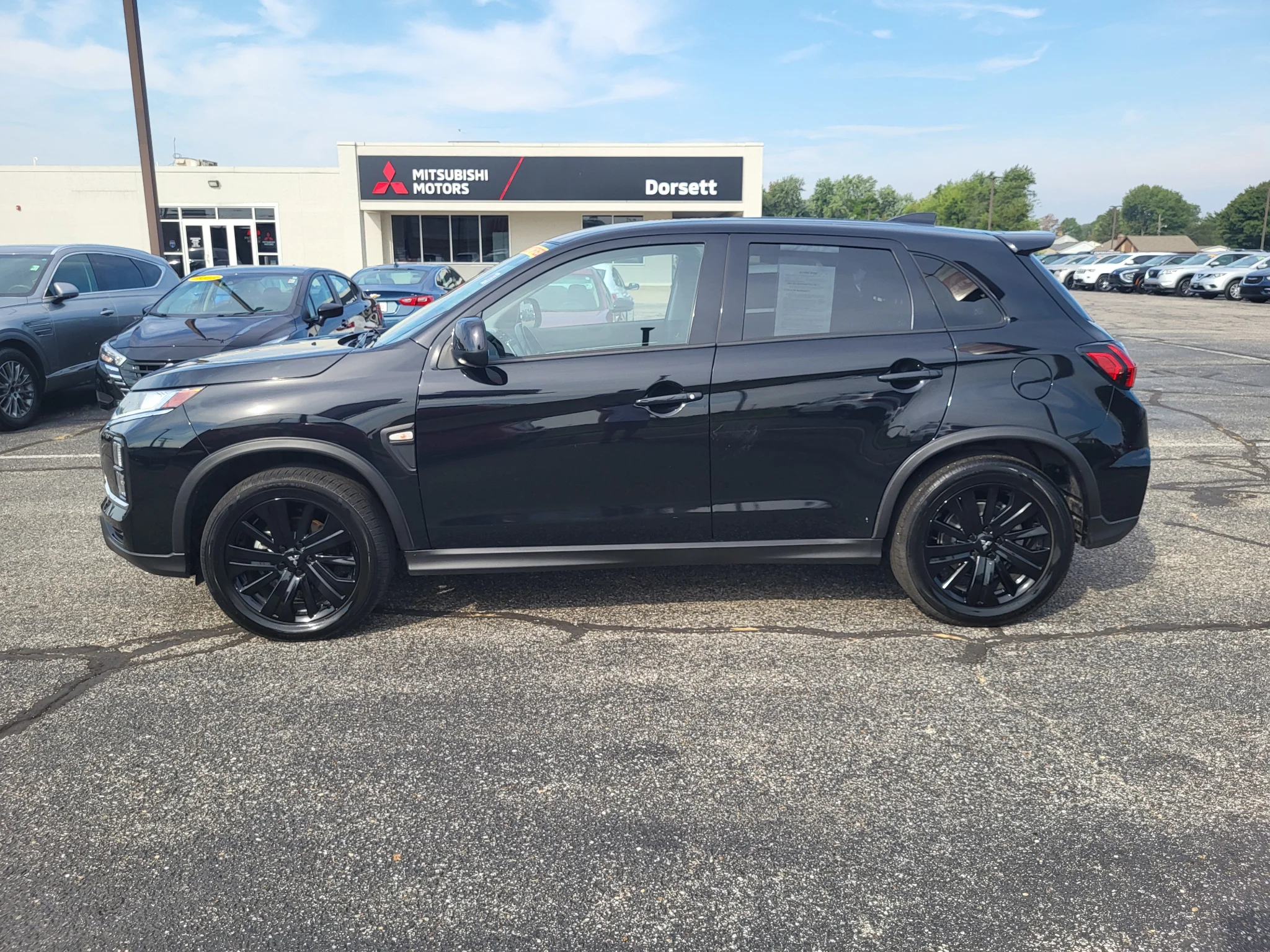 Used 2022 Labrador Black Pearl Mitsubishi LE image 9
