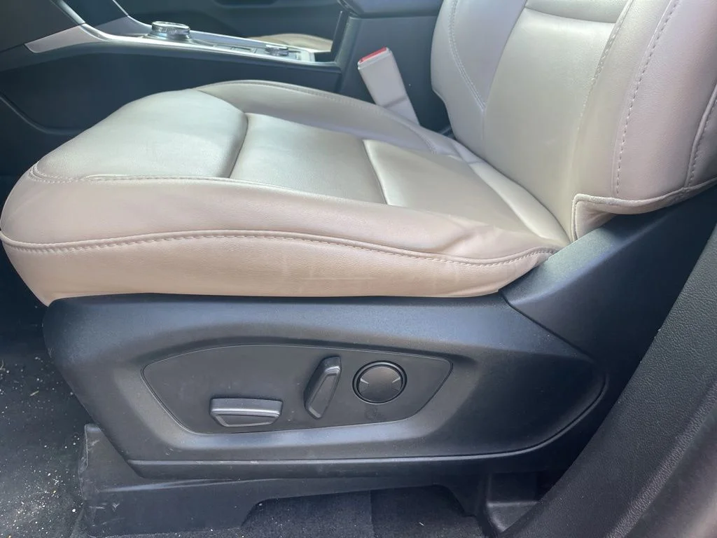 Used 2023 Red Ford XLT image 17