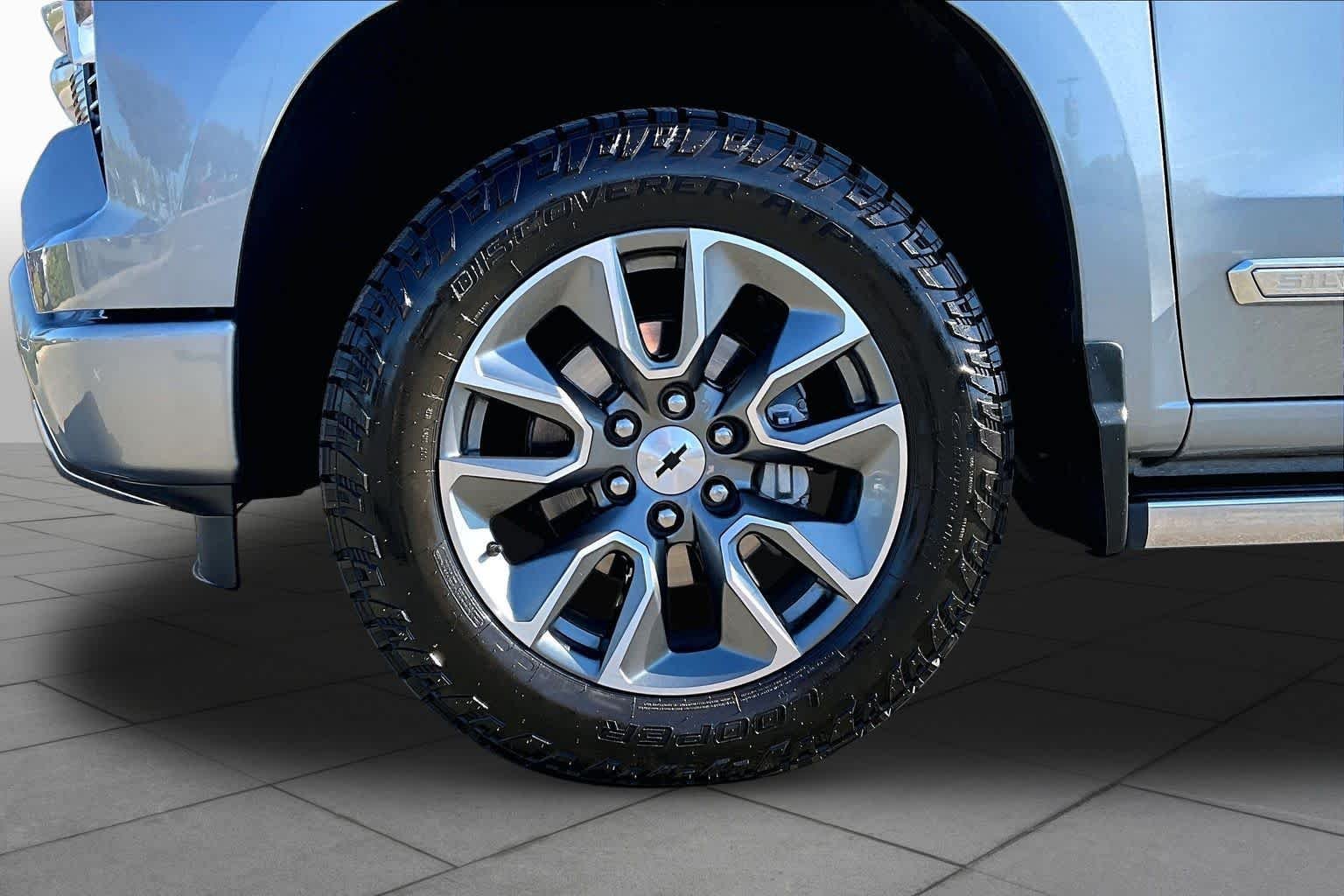 Used 2025 Sterling Gray Metallic Chevrolet High Country image 10