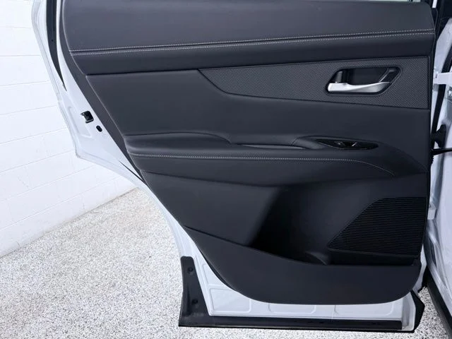 Used 2025 White Nissan SL image 23
