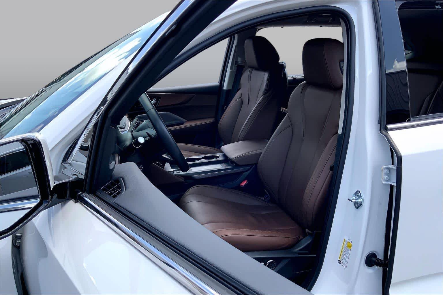 Used 2025 Platinum White Pearl Acura w/Technology Package image 8