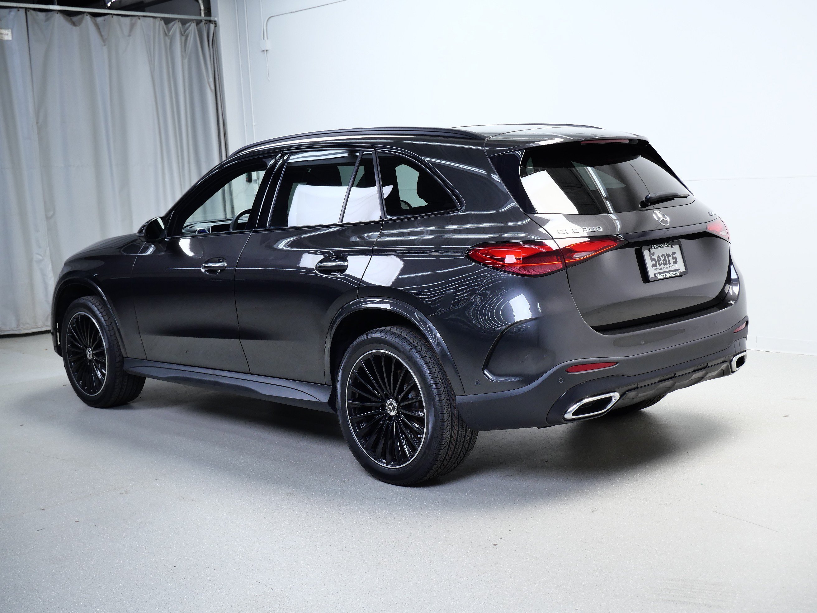 Used 2023 Graphite Grey Metallic Mercedes-Benz GLC 300 image 9