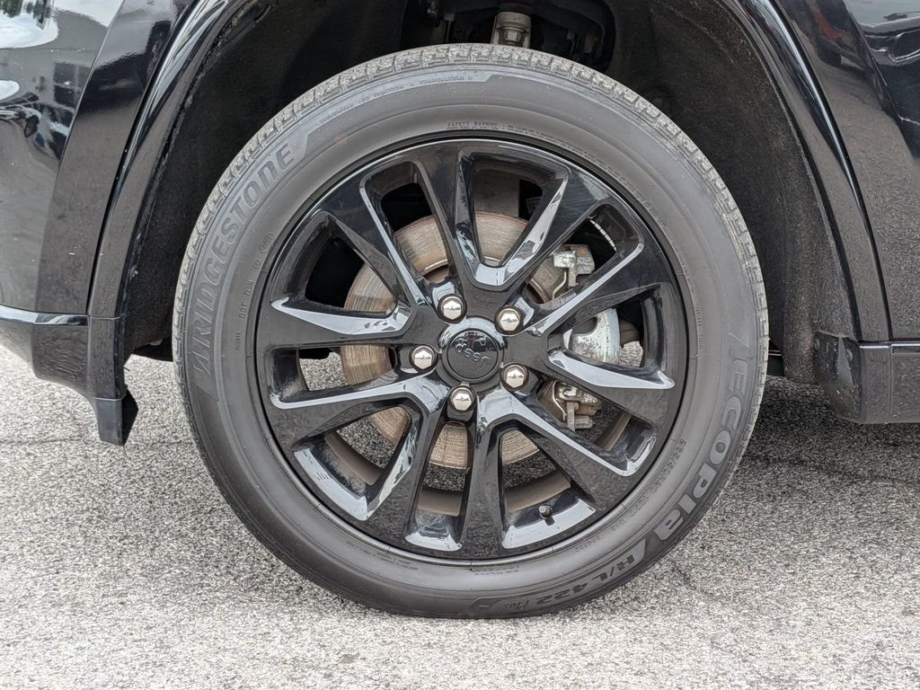 Used 2022 Black Jeep Laredo X image 30