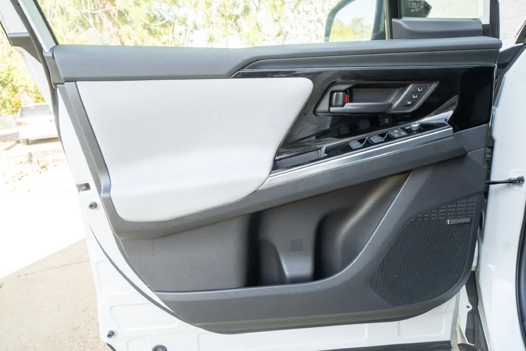 Used 2023 White Subaru Limited image 7