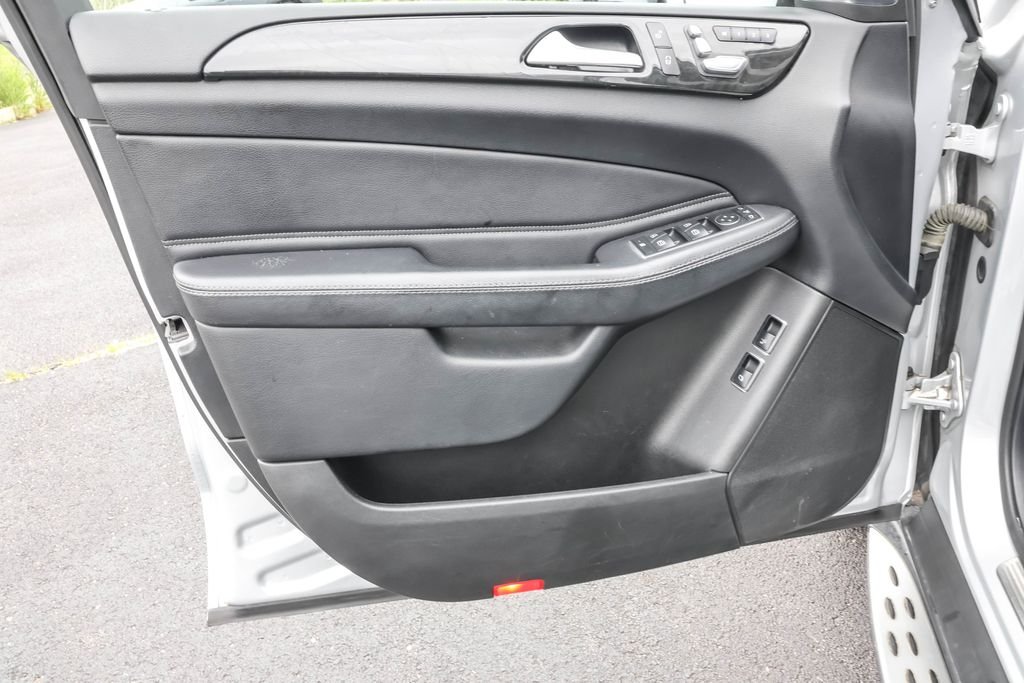 Used 2017  Mercedes-Benz GLS 450 image 28