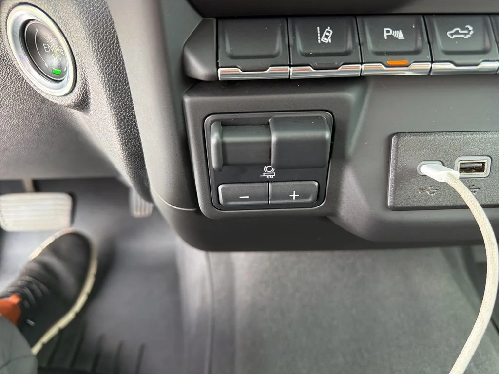 Used 2024 White Chevrolet Custom image 20